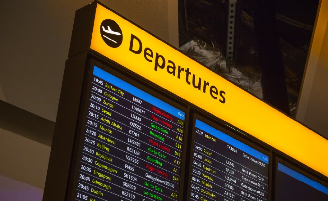 Digitale Werbetafeln am Flughafen